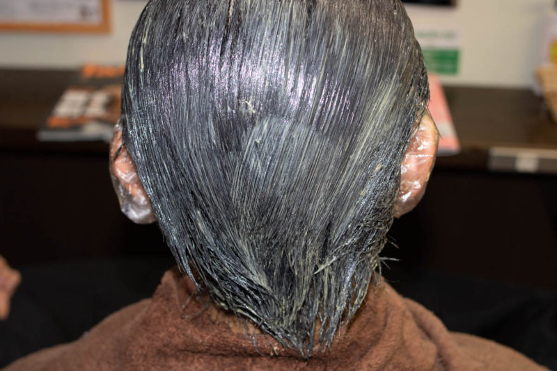 カラーリング塗布中